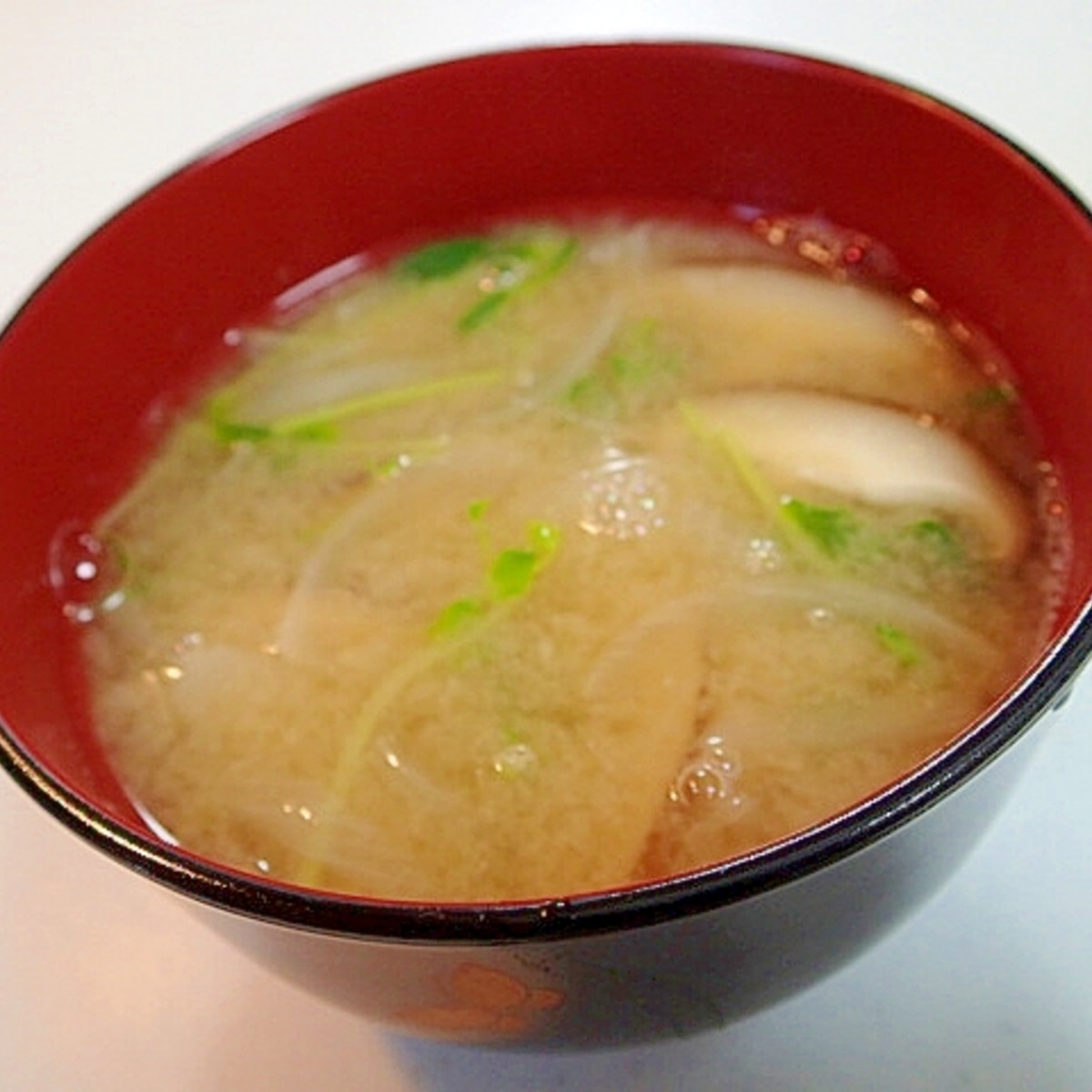 茅乃舎だし入り 玉葱と椎茸と豆苗のお味噌汁 レシピ 作り方 By ぷ みぃまま 楽天レシピ 茅乃舎だし入り 玉葱と椎茸と豆苗のお味噌汁 レシピ 作り方 By ぷ みぃまま 楽天レシピ